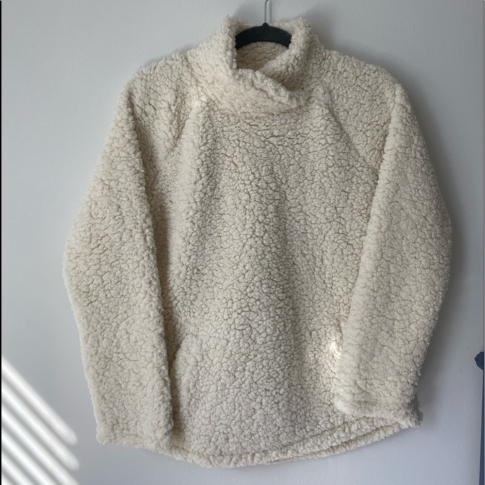 Sherpa pullover with side pockets